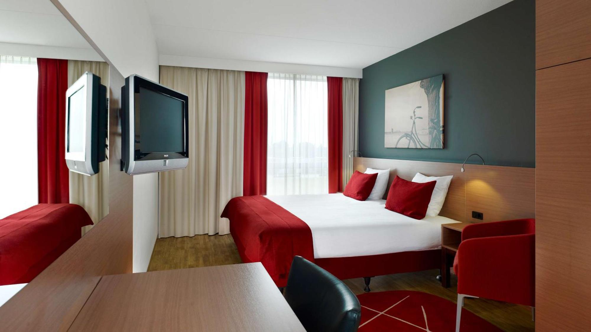 ホテル パーク プラザ アムステルダム エアポート レインデン エクステリア 写真